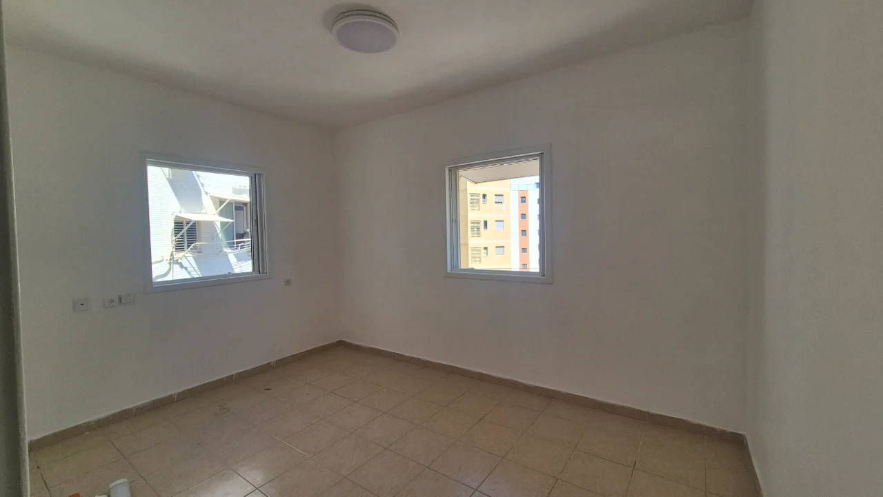 דירה ענקית 4 חדרים 106 מטר