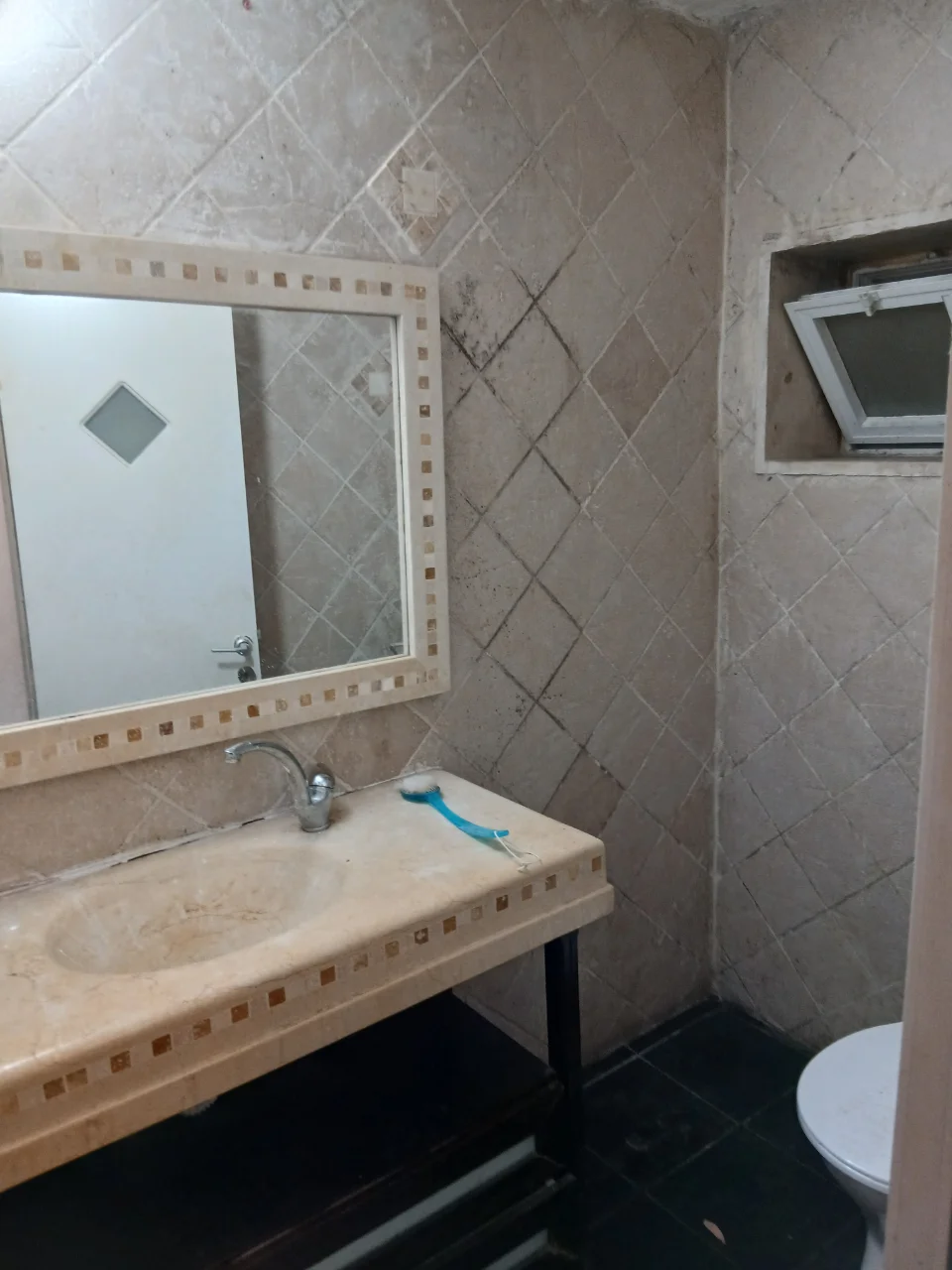 דירה 4 חדרים מרווחת , מאורת + מרפסת סגורה