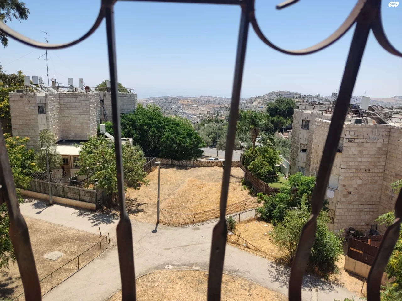 דירת שלוש חדרים מרווחים מאוד שני שרותים מאובזרת — תמונה 5
