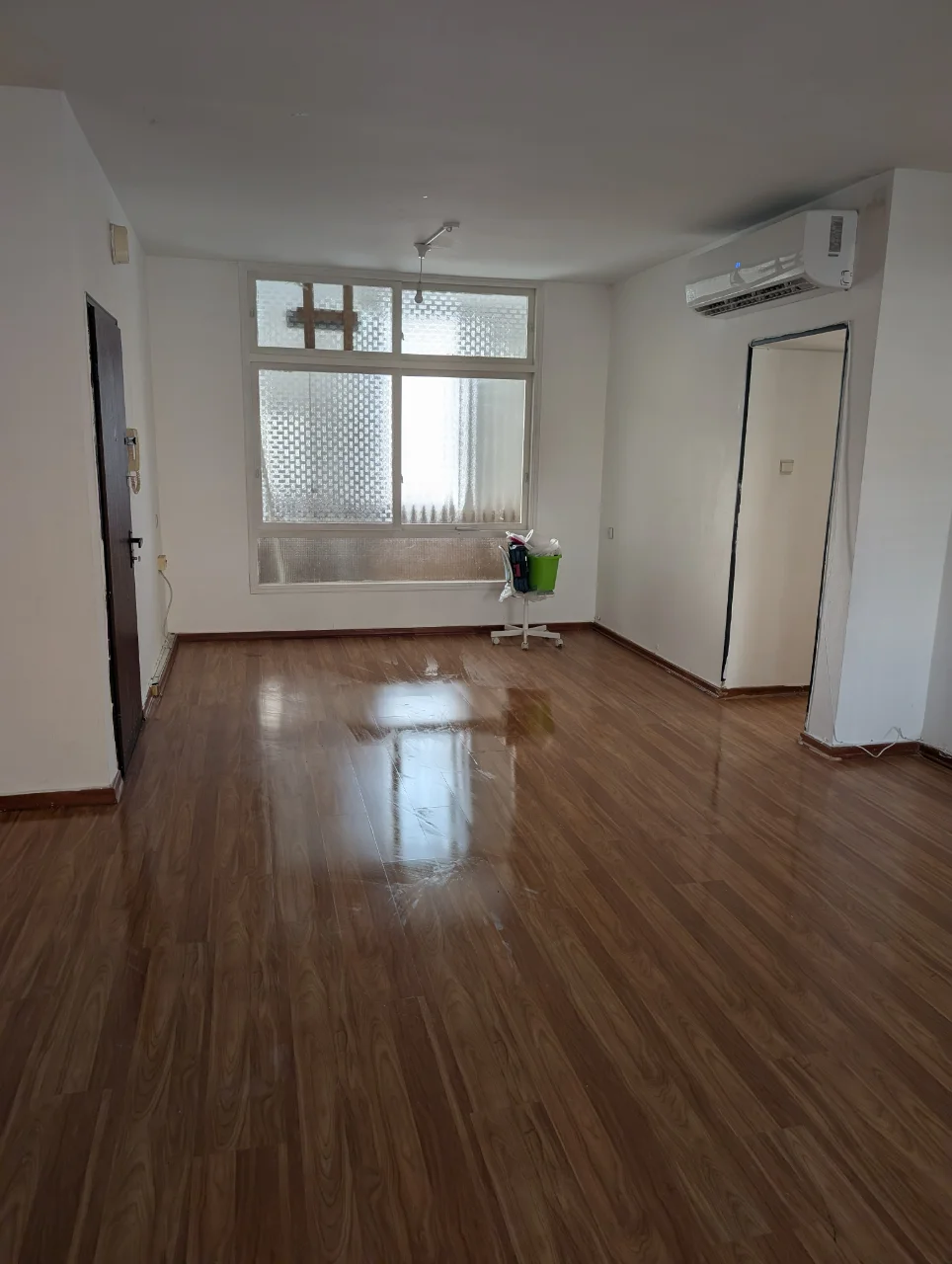 דירת 4 חדרים ענקית במרכז העיר קרוב לים — תמונה 2