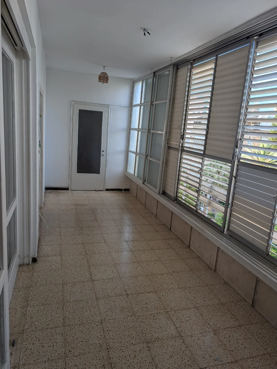 דירת 4 חדרים ענקית במרכז העיר קרוב לים — תמונה 4