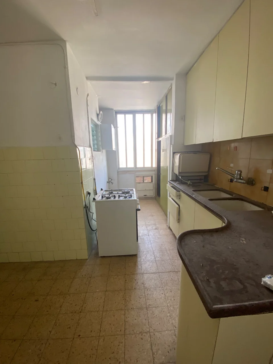 דירת 4 חדרים גדולה ומרווחת, חדרים גדולים ומרפסת. — תמונה 5