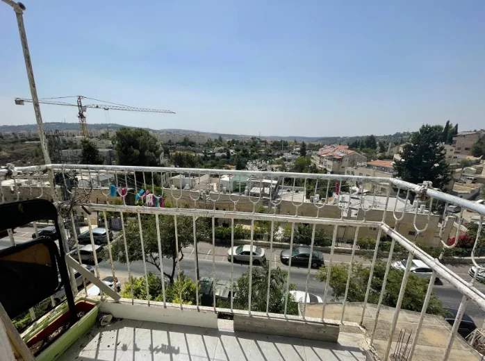 דירת 3 חדרים מרווחת ומאוררת בירושלים — תמונה 4